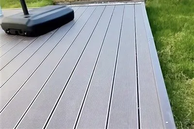 Deck composto de núcleo oco